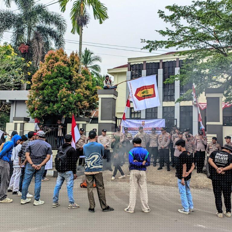 Program Revitalisasi Satuan Pendidikan Diduga Menyimpang, GAMMA Demo KCD Dindikbud Banten Wilayah Lebak 13 Program Revitalisasi Satuan Pendidikan Diduga Menyimpang, GAMMA Demo KCD Dindikbud Banten Wilayah Lebak I PojokPublik