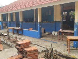 Nekat, Pelaksanaan Revitalisasi SMPN 5 Rangkasbitung Diduga Abaikan Keselamatan Pekerja