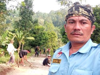 Dede Suhardi Giatkan Olahraga dan Aksi Bersih Lingkungan Bersama Pemuda Kampung Hanjuang
