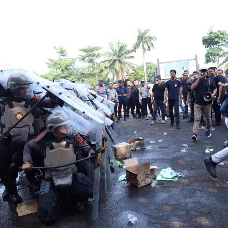 Personel Polda Banten Gelar Latihan Sispam Mako dan Sispam Kota 14 Personel Polda Banten Gelar Latihan Sispam Mako dan Sispam Kota I PojokPublik