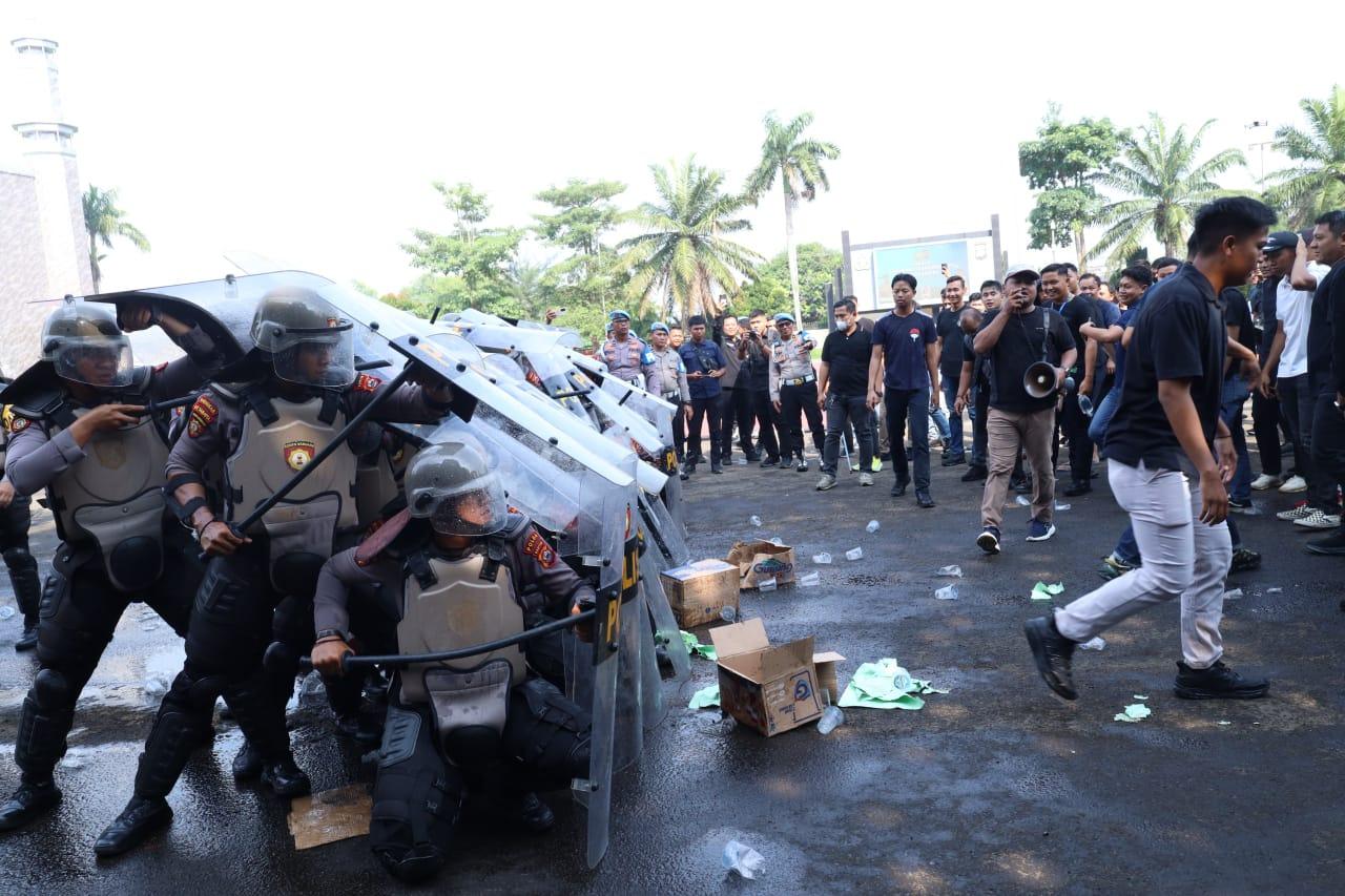 Personel Polda Banten Gelar Latihan Sispam Mako dan Sispam Kota 7 Personel Polda Banten Gelar Latihan Sispam Mako dan Sispam Kota I PojokPublik