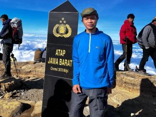 Personil Mata Tunas 17 Menjajal Ketinggian Atap Jawa Barat Gunung Ciremai