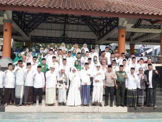 Bupati Dewi dan Wakil Bupati Iing Hadiri Kick Off Hari Santri Nasional ke 10 Tingkat Kabupaten