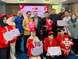 Kisah Serimonial Pemberian Bea Siswa JHL Merah Putih Kasih Untuk 100 Mahasiswa Pertanian Unhas