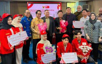 Kisah Serimonial Pemberian Bea Siswa JHL Merah Putih Kasih Untuk 100 Mahasiswa Pertanian Unhas 3 Kisah Serimonial Pemberian Bea Siswa JHL Merah Putih Kasih Untuk 100 Mahasiswa Pertanian Unhas I PojokPublik