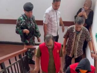 Kejari Kota Bandung Limpahkan 4 Tersangka Serta Barbuk Dugaan Korupsi PT ENM dan PT SDI