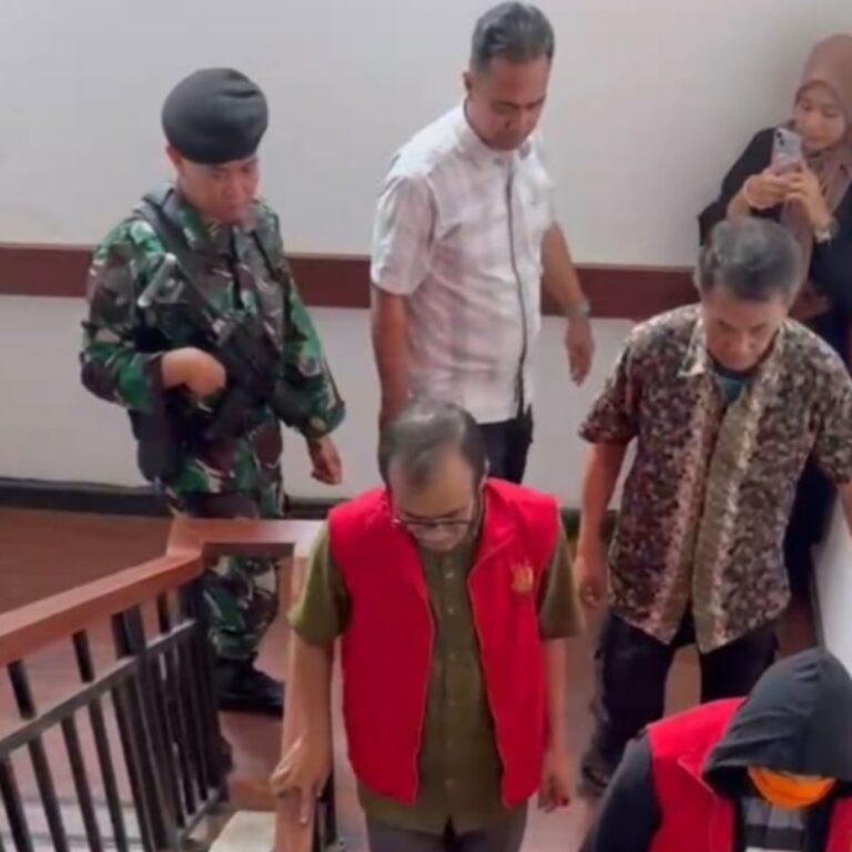 Kejari Kota Bandung Limpahkan 4 Tersangka Serta Barbuk Dugaan Korupsi PT ENM dan PT SDI