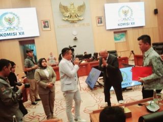 Polemik Tambang Pasir Jayasari, King Naga Dampingi Warga Audensi ke DPR RI Komisi XII