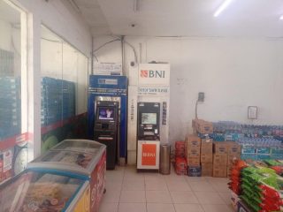 ATM BCA di Alfamidi Salembara Jaya Diduga di Biarkan Error, Nasabah Dirugikan