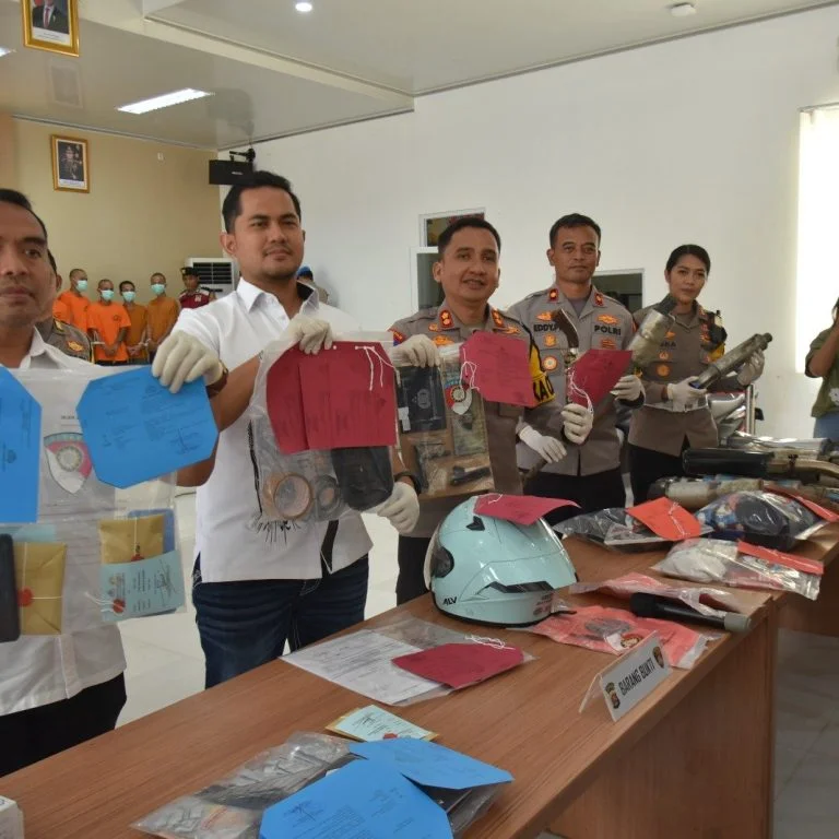 Release Akhir Tahun 2025, Polres Lebak Paparkan Capaian Kinerja dan Inovasi Pelayanan Publik 12 Release Akhir Tahun 2025, Polres Lebak Paparkan Capaian Kinerja dan Inovasi Pelayanan Publik I PojokPublik