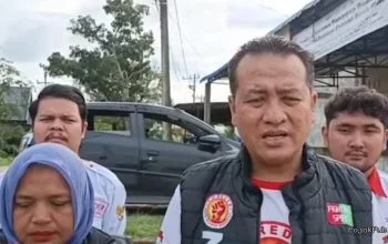 RELAWAN FOREDER BERIKAN BANTUAN MAKANAN KEPADA KORBAN BANJIR DI ACEH TIMUR 3 RELAWAN FOREDER BERIKAN BANTUAN MAKANAN KEPADA KORBAN BANJIR DI ACEH TIMUR I PojokPublik