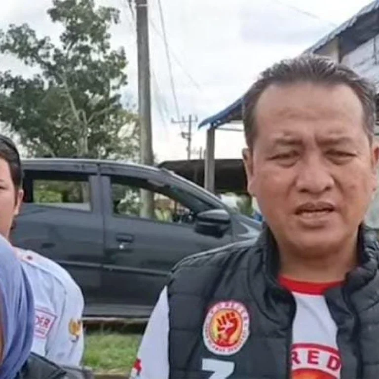 RELAWAN FOREDER BERIKAN BANTUAN MAKANAN KEPADA KORBAN BANJIR DI ACEH TIMUR 9 RELAWAN FOREDER BERIKAN BANTUAN MAKANAN KEPADA KORBAN BANJIR DI ACEH TIMUR I PojokPublik