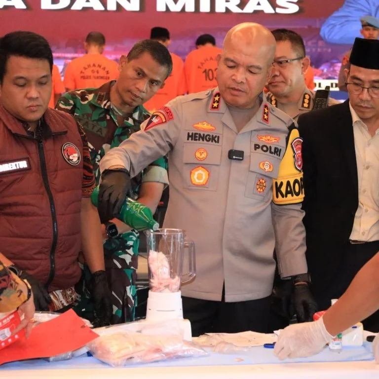 Polda Banten Musnahkan 12 Kg Narkoba dan Ribuan Botol Miras 13 Polda Banten Musnahkan 12 Kg Narkoba dan Ribuan Botol Miras I PojokPublik