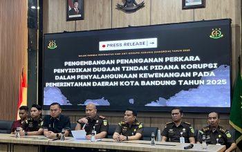 Kasus Jual Beli Jabatan, Kajari Tetapkan Wakil Walikota Bandung jadi Tersangka 6 Kasus Jual Beli Jabatan, Kajari Tetapkan Wakil Walikota Bandung jadi Tersangka I PojokPublik