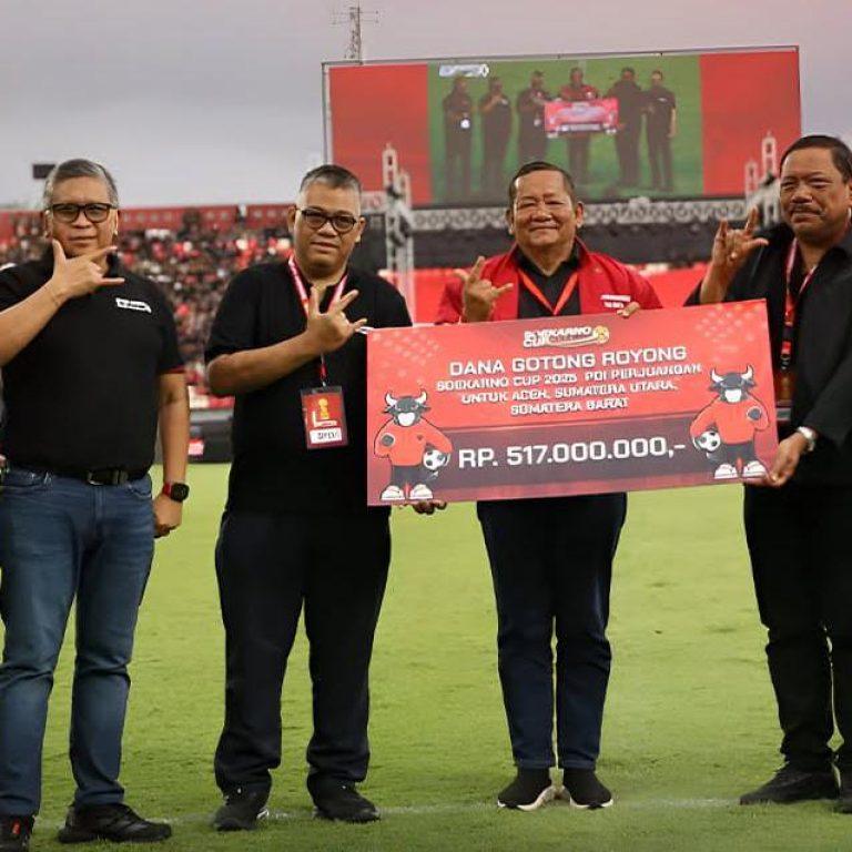 Suporter dan Panitia Turnamen Soekarno Cup Serahkan Donasi untuk Korban Bencana Banjir Sumatera 1 Suporter dan Panitia Turnamen Soekarno Cup Serahkan Donasi untuk Korban Bencana Banjir Sumatera I PojokPublik