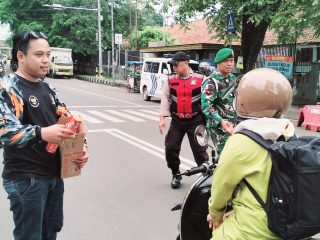Peduli Sosial, King Naga Bersama Kodim 0603/Lebak Lakukan Giat Jum'at Berkah Berbagi