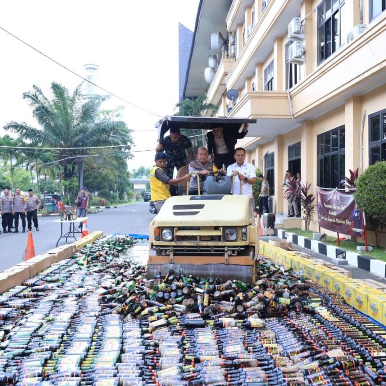 Polda Banten Musnahkan 12 Kg Narkoba dan Ribuan Botol Miras 2 Polda Banten Musnahkan 12 Kg Narkoba dan Ribuan Botol Miras I PojokPublik