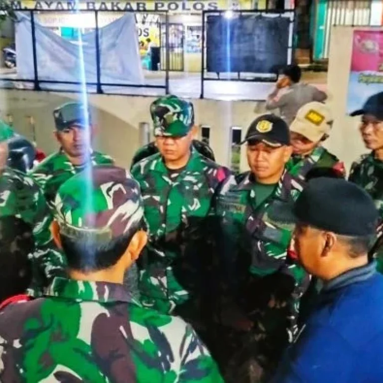 Danramil 0315/Bayah dan Forkopimcam Amankan Perayaan Natal 2025 dan Tahun Baru 2026 11 Danramil 0315/Bayah dan Forkopimcam Amankan Perayaan Natal 2025 dan Tahun Baru 2026 I PojokPublik