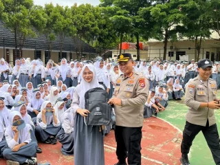 Dirbinmas Polda Banten Tanamkan Disiplin dan Kesadaran Hukum di SMK 5 Kota Serang