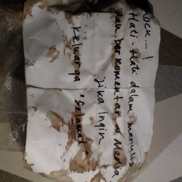 Uchok Sky Khadafi Terima Kiriman Paket Bangkai Ayam 8 Uchok Sky Khadafi Terima Kiriman Paket Bangkai Ayam I PojokPublik