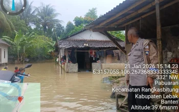 Polsek Rangkasbitung Cek Rumah Warga Terdampak Luapan Sungai Ciujung 3 Polsek Rangkasbitung Cek Rumah Warga Terdampak Luapan Sungai Ciujung I PojokPublik