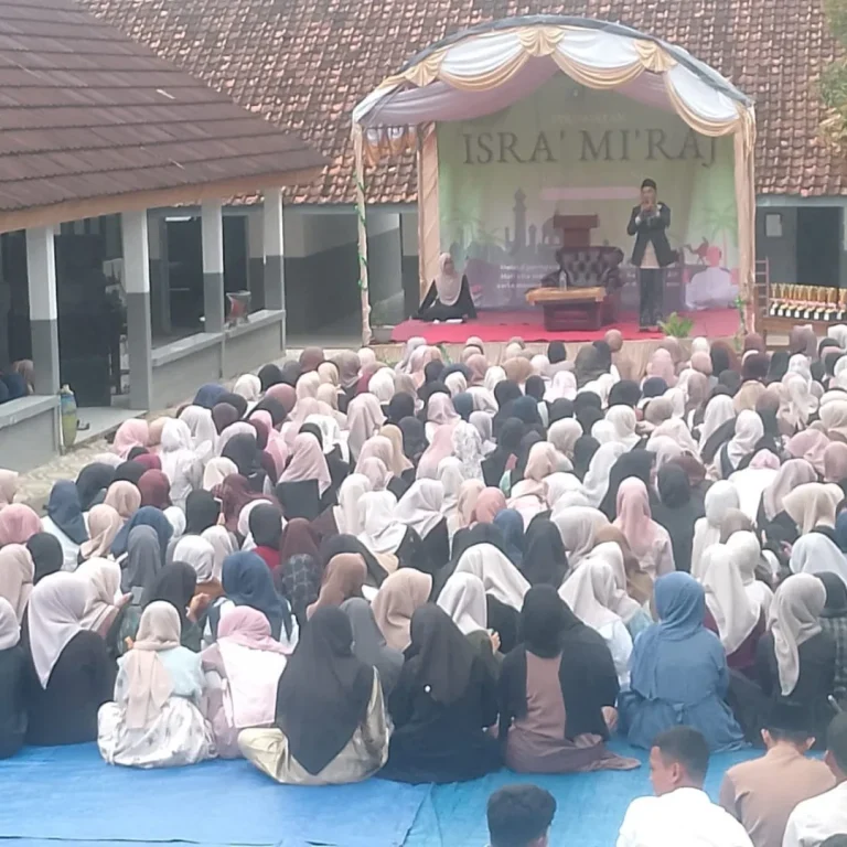 Peringatan Isra Mi’raj di SMAN 1 Muncang Berlangsung Khidmat, Perkuat Karakter Nasionalisme 10 Peringatan Isra Mi’raj di SMAN 1 Muncang Berlangsung Khidmat, Perkuat Karakter Nasionalisme I PojokPublik