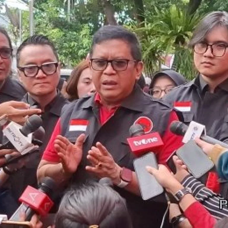 Begini Kata Hasto Soal Sejumlah Ketua DPD PDIP Masih Rangkap Jabatan di Partai I PojokPublik