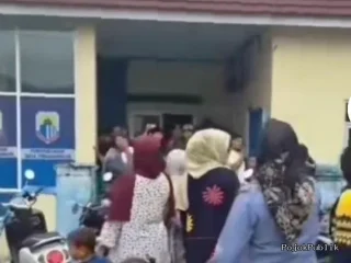 Bau Busuk Limbah Bulu Ayam Teror 2.000 Warga Sindangmulya
