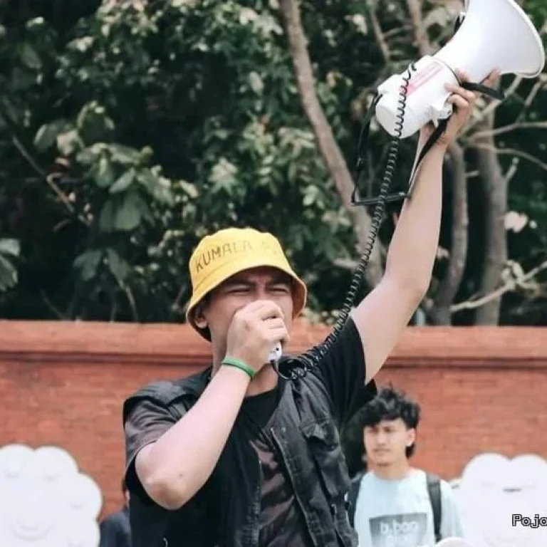 Alun-alun Dipoles, Korban Bencana Lebak Gedong Terabaikan 11 Alun-alun Dipoles, Korban Bencana Lebak Gedong Terabaikan I PojokPublik