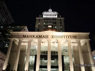 Hakim Beraroma Politik, Demokrasi Kehilangan Wasit