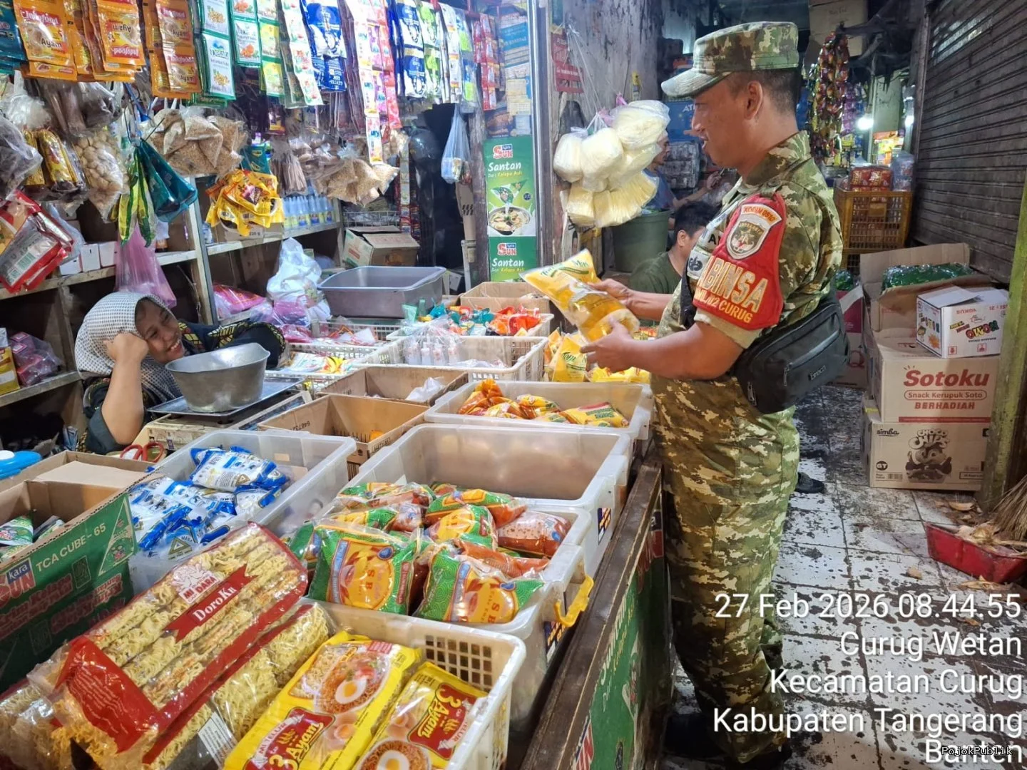 TNI Turun Langsung Pantau Harga Sembako, Kodim 0510/Tigaraksa Pastikan Stabilitas Pasar Curug Tangerang 7 TNI Turun Langsung Pantau Harga Sembako, Kodim 0510/Tigaraksa Pastikan Stabilitas Pasar Curug Tangerang I PojokPublik