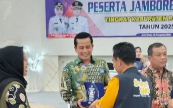 Prestasi Gemilang SMPN 1 Pulosari, Orang Tua Siswa Beri Penghargaan 3 Prestasi Gemilang SMPN 1 Pulosari, Orang Tua Siswa Beri Penghargaan I PojokPublik