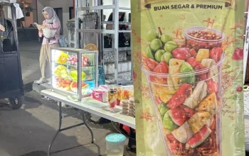 Rujak Sultan Rangkasbitung: Kelezatan Segar dengan Sambal Dijual Depan Salon Haji Juli Balong Rancalentah 3 Rujak Sultan Rangkasbitung: Kelezatan Segar dengan Sambal Dijual Depan Salon Haji Juli Balong Rancalentah I PojokPublik