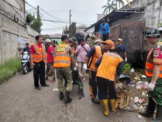 Cegah Penumpukan Sampah, Koramil Curug Gelar Pembersihan dan Siapkan Pemantauan Rutin Babinsa