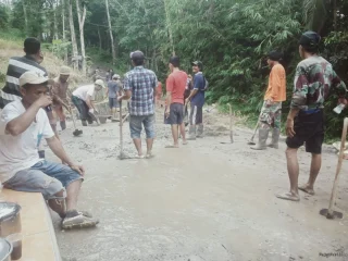 Akses Utama Rusak Parah, Warga Pasir Pogor Iuran dan Cor Jalan Menjelang Ramadan