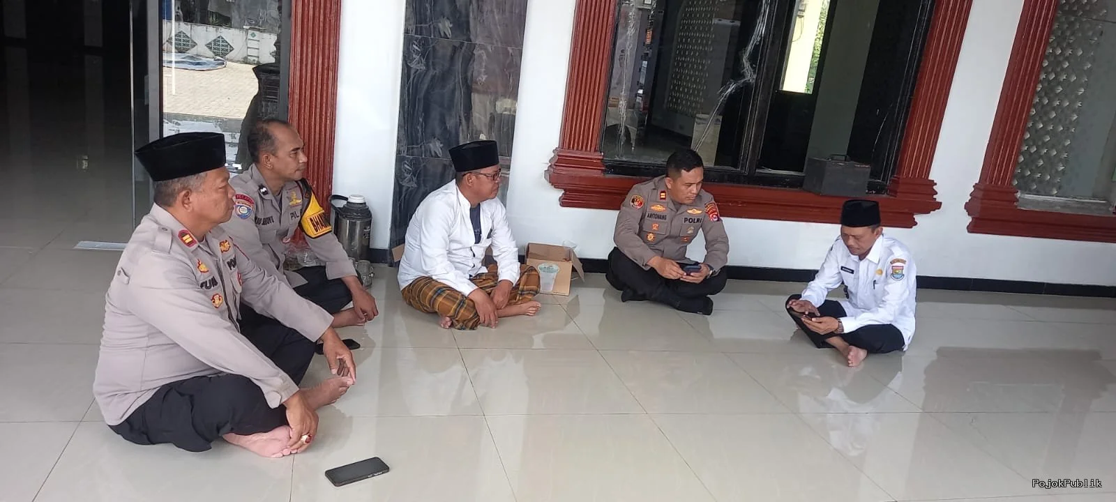 Bhabinkamtibmas Polsek Panongan Sambang DKM Masjid Jami Baiturrahman 7 Bhabinkamtibmas Polsek Panongan Sambang DKM Masjid Jami Baiturrahman I PojokPublik