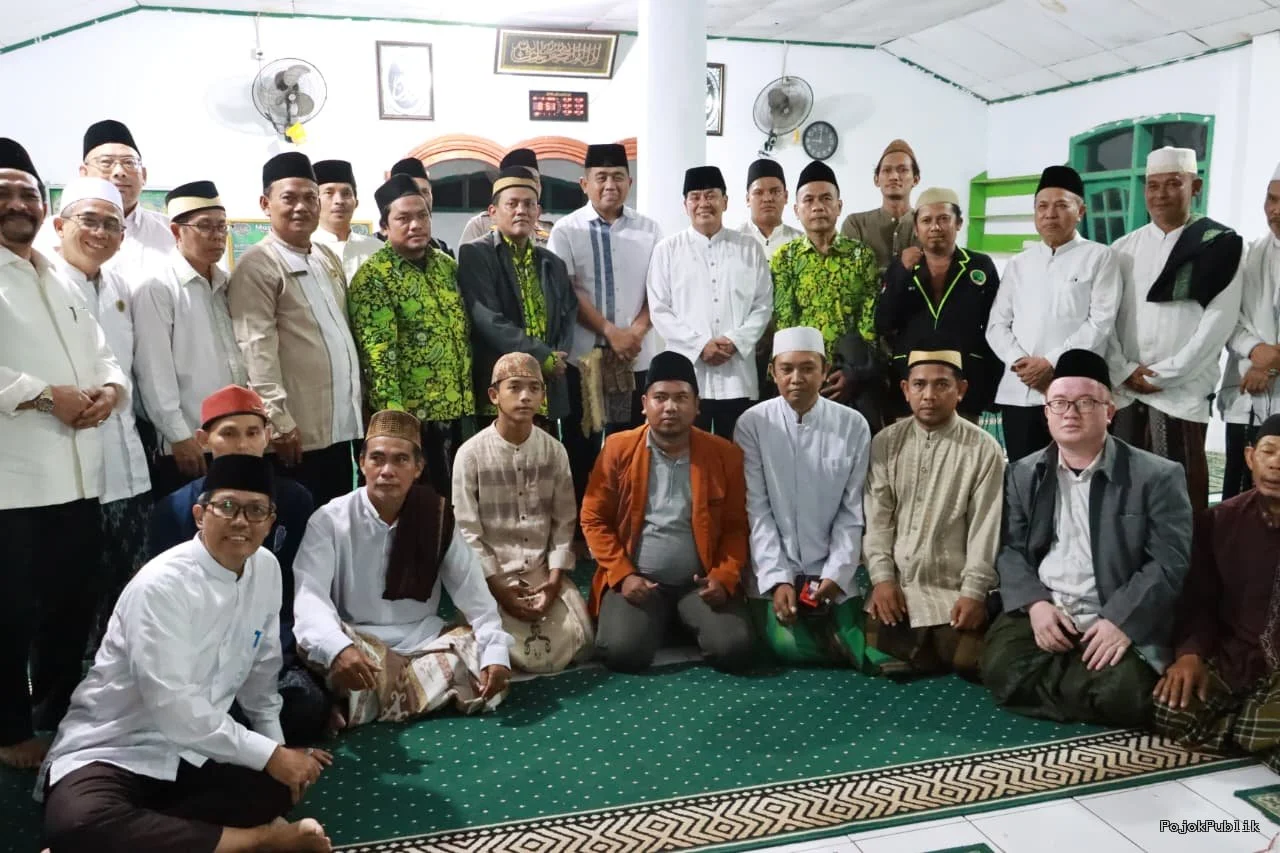 Pererat Silaturahmi di Masjid Baitun Nuur, Bupati Maesyal Rasyid Ajak Warga Jaga Harmoni Ramadan 7 Pererat Silaturahmi di Masjid Baitun Nuur, Bupati Maesyal Rasyid Ajak Warga Jaga Harmoni Ramadan I PojokPublik