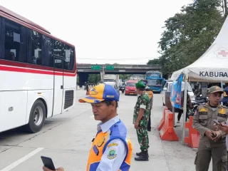 Babinsa Bersinergi Berikan Pengamanan dan Pelayanan Di Pos Pam Lebaran