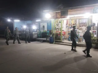 Koramil 11/Pasar Kemis Gelar Patroli Malam Pastikan Wilayah Aman dan Kondusif 
