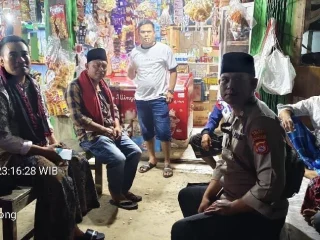 Anggota Polsek Lebakgedong, Patroli Malam Hari Guna Mencegah Gangguan Kamtibmas