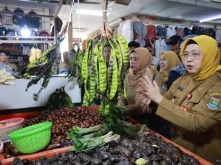 Jelang Lebaran 2026, Bapanas dan Tim Gabungan Sidak Pasar Cisoka Pastikan Stok Pangan Aman