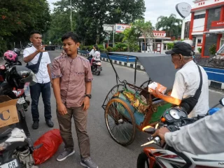 FWS Tebar 50 Paket Ta’jil, Hadirkan Harapan Senja Ramadhan di Rangkasbitung