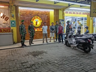 Amankan Wilayah Malam Hari Koramil 04/Cikupa Patroli Siskamling 