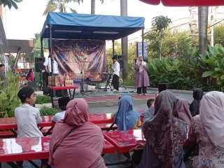 Santunan Anak Yatim Warnai Kebersamaan di Mangga Dua Raya