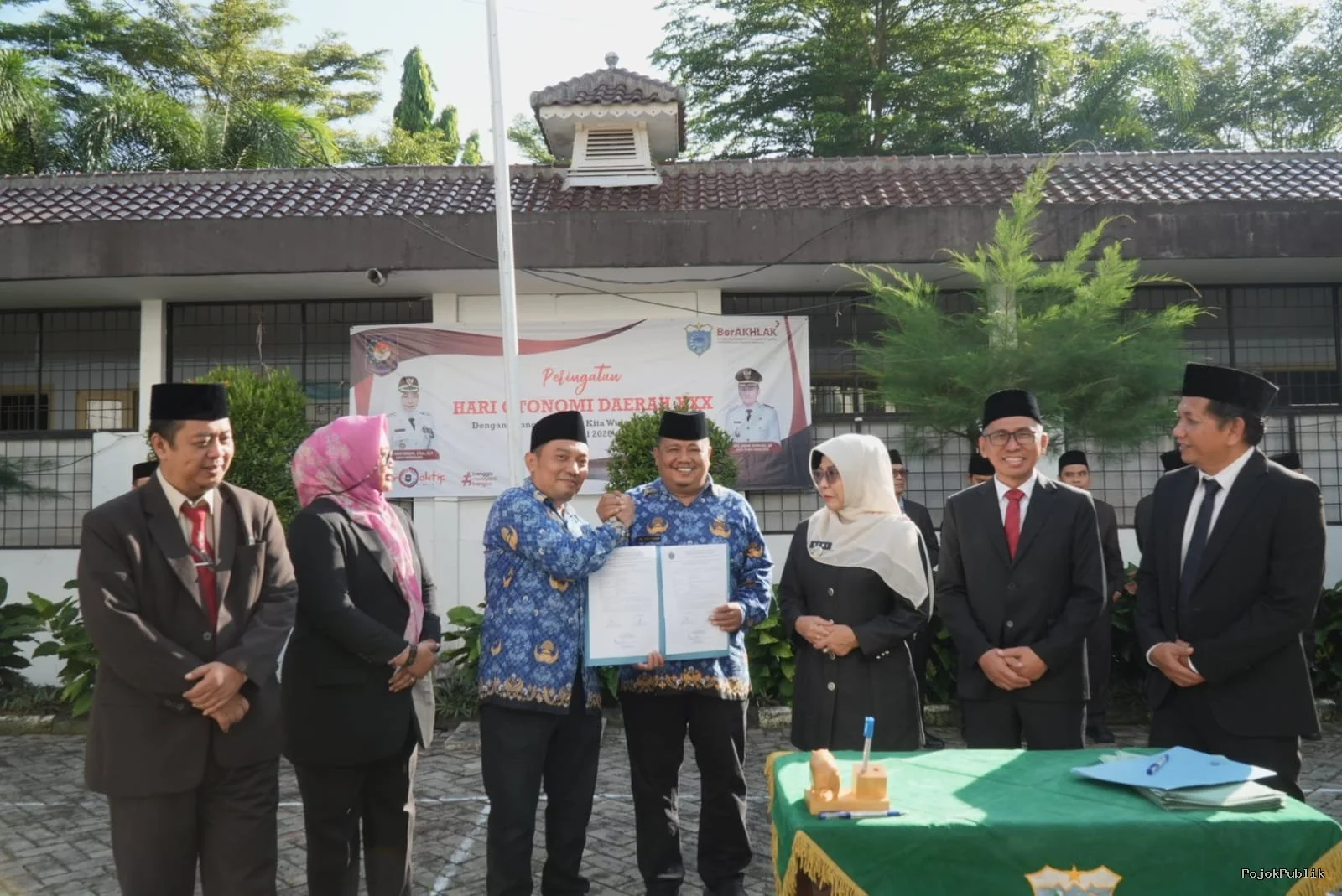 16 Camat dan 2 Kepala Bagian Sertijab, Bupati Dewi: Segera Lakukan Akselerasi di Tempat yang Baru 7 16 Camat dan 2 Kepala Bagian Sertijab, Bupati Dewi: Segera Lakukan Akselerasi di Tempat yang Baru I PojokPublik