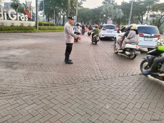 Polsek Panongan Laksanakan Strong Point Sore Hari, Antisipasi Kemacetan dan Gangguan Kamtibmas di Citra Raya