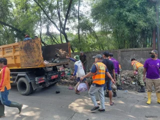 Bergerak Cepat, Satgas Sampah Kodim 0510/Tigaraksa Bersihkan Sampah Di Curug 