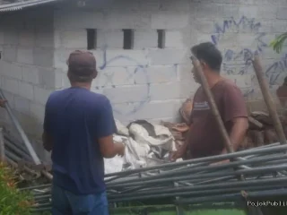Pemdes Sukamanah Gelar Aksi Jumsih di Halaman Kantor Desa