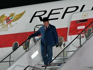 Kunjungan Presiden Prabowo Subianto ke Tokyo awal April ini bukan sekedar kunjungan kehormatan diplomasi biasa atau sekedar seremoni “kulon newun” pemimpin baru. Ini bukan merupakan hal yang baru dalam kemitraan ini, Indonesia-Japan Maritime Forum (IJMF) yang di luncurkan sejak 2016 menjadi wadah rutin bagi kedua negara dalam membahas isyu sensitive dan strategis