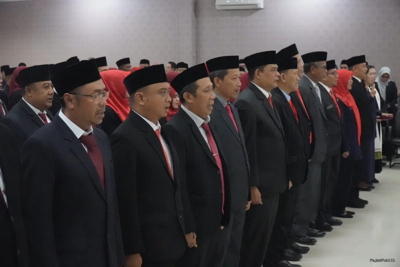 Bupati Pandeglang Lantik 94 Pejabat Administrator. ,'Pejabat Bukan Pajangan ,Tapi Harus Turba,". 7 Bupati Pandeglang Lantik 94 Pejabat Administrator. ,'Pejabat Bukan Pajangan ,Tapi Harus Turba,". I PojokPublik